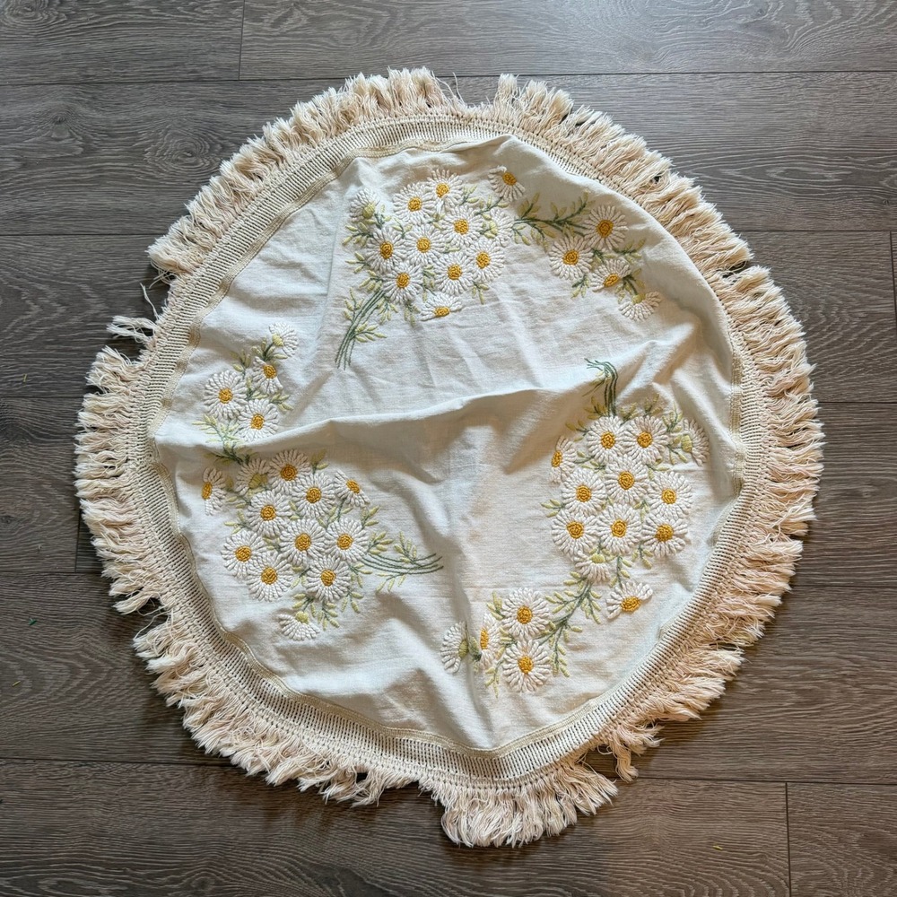Vintage Embroidered Daisy Round Table Topper Fringe Crochet Lace Trim Cream 52in